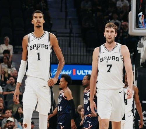 馬刺vs凱爾特人前瞻：東西部豪強(qiáng)之戰(zhàn)，馬刺狀態(tài)大火遇考驗(yàn)