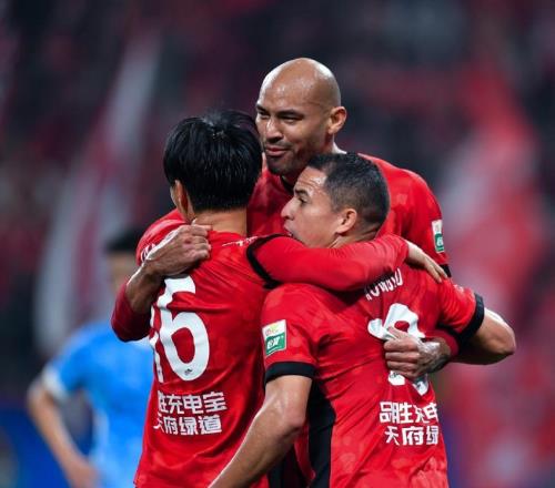 蓉城劍指兩連勝！京魯大戰(zhàn)誰填坑升班馬狹路相逢大連保平爭勝