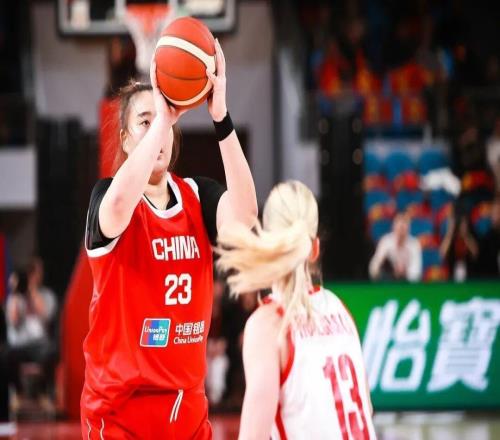 中國女籃公布世界杯資格賽12人名單，“大寶貝”劉禹彤遺憾落選