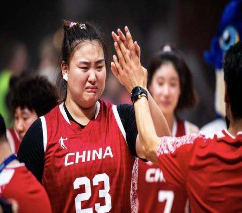 女籃12人名單！楊舒予接過姐姐職位首次擔(dān)任隊(duì)長，劉禹彤落選