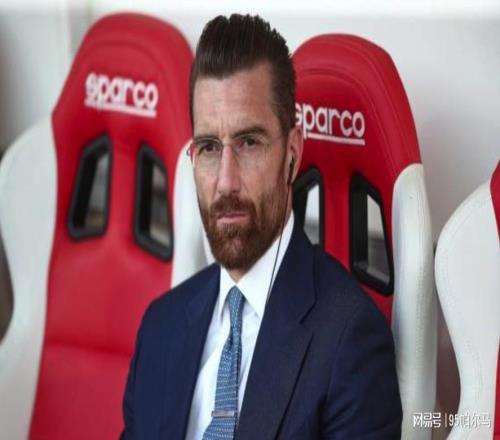 17歲出道，40歲退役，布馮曾是他的替代，代表5支不同球隊踢歐冠