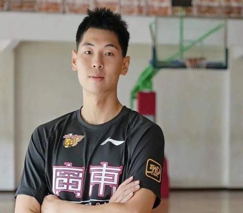 廣東男籃崔永熙復(fù)出時(shí)間確定，郭昊文遭桃色雷錘，山東新援將到位