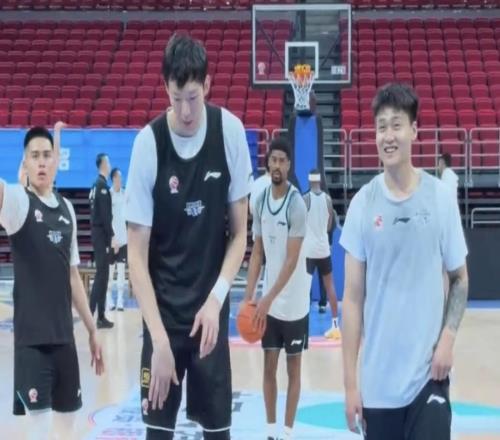 周琦談眼睛傷勢(shì)：就那樣，反正也好不了，壞也就那樣了