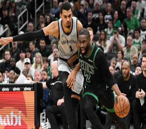 15勝1負(fù)，14勝3負(fù)，都攔不住了！本賽季最有冠軍相的兩支球隊(duì)誕生