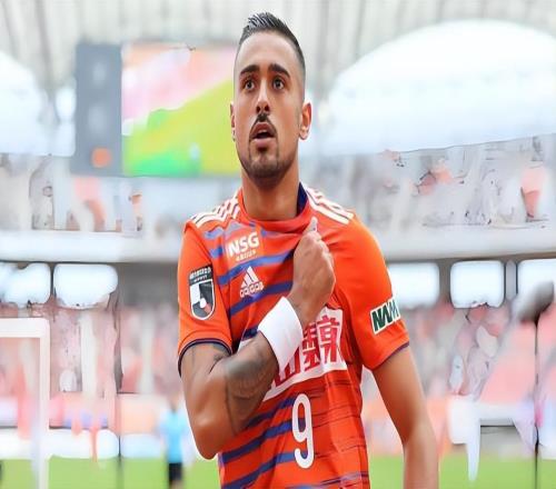 終于等到你！張?jiān)醇用松细酆蟀l(fā)揮漸入佳境，球迷建議他踢主力前腰