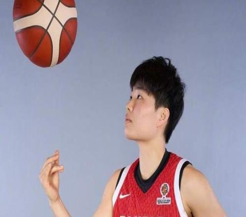 10點(diǎn)官宣！中國(guó)女籃12人名單出爐：楊舒予、李月汝、王思雨領(lǐng)銜