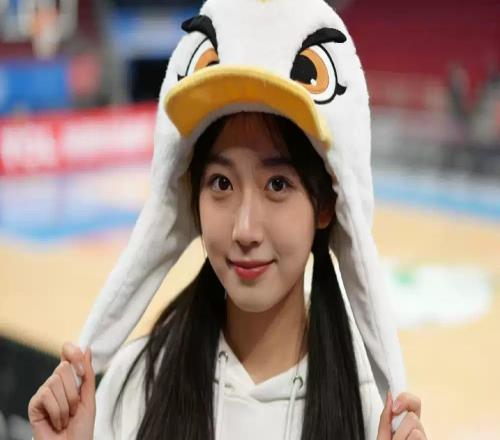 收藏級(jí)球員盲盒C位出道！明日主場(chǎng)端盒解鎖限量典藏福利！