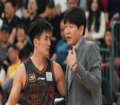 山東男籃險勝江蘇邱彪再次惡心球迷：兩嫡系球員光腚推磨轉圈丟人