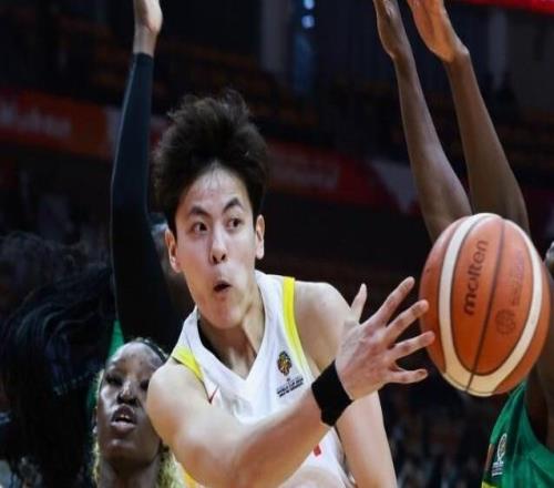 世預(yù)賽開門紅！李月汝21+11，三大中鋒均上雙，中國女籃8168馬里