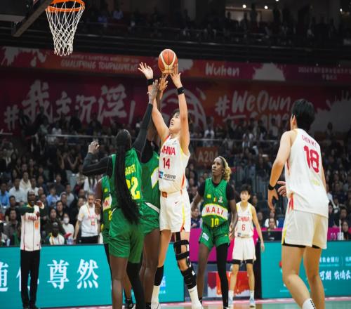 淚目！李月汝奪單場最佳表態(tài)：海外歷練為了助中國女籃上領(lǐng)獎臺