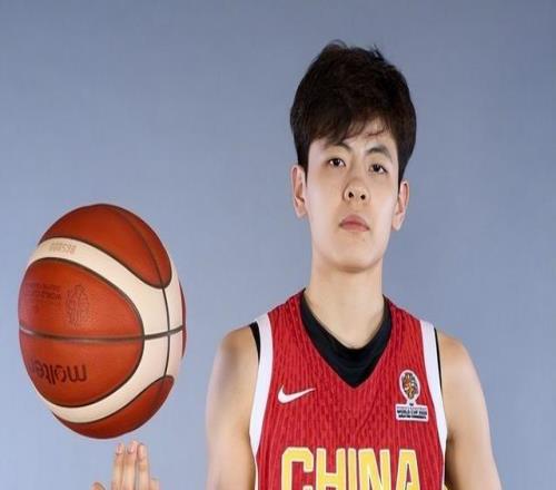 楊舒予：球隊(duì)有不少新鮮血液想給大家展示全新的中國女籃