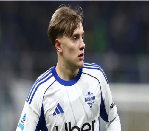 3球8助攻曼聯(lián)補(bǔ)強(qiáng)邊鋒鎖定西班牙天才新星身價(jià)翻倍也值得砸錢買