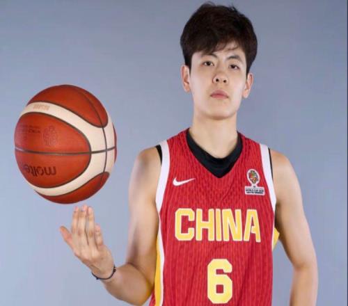 傳承24歲楊舒予出任中國女籃隊長,接班姐姐楊力維率隊征戰(zhàn)世預(yù)賽