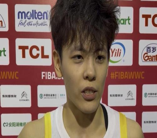 楊舒予：球隊(duì)有很多問題但也有些亮點(diǎn)擔(dān)任隊(duì)長肩負(fù)著責(zé)任