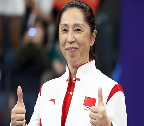 連續(xù)3次打成2+1！轟21+11，鄭薇點贊女籃2米01中鋒：打出了特點