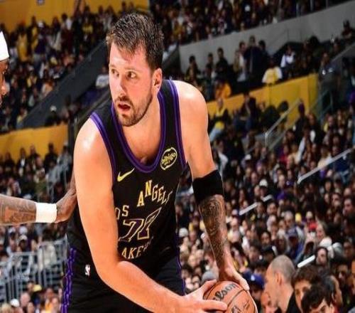 超越科比！東契奇湖人生涯6次單場貢獻(xiàn)30+三雙隊(duì)史第五