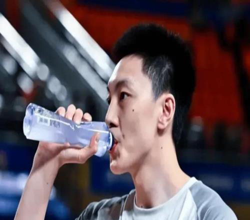 廣東8082不敵新疆球員評(píng)價(jià)：2人良好，2人及格，8人低迷