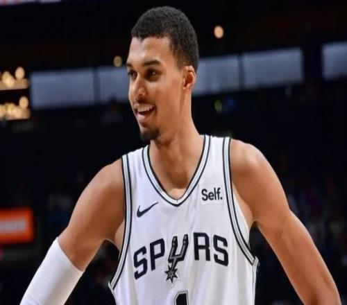 布朗被驅(qū)逐塔圖姆空砍24分，文班39+11+2封蓋，馬刺雙殺凱爾特人