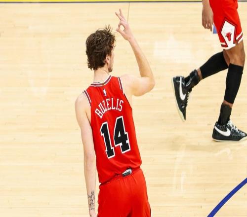 轟41+6迎生涯夜！布澤利斯創(chuàng)5新高扎心庫里勇士準備掉西部第十