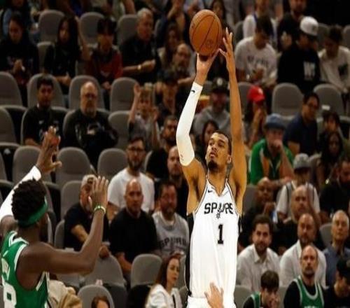 ?？怂梗壕G軍居然沉退防文班突破回傳就是空位