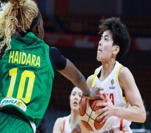 女籃隊長首秀！楊舒予14+5+7扮攻傳核心7助攻全場最高