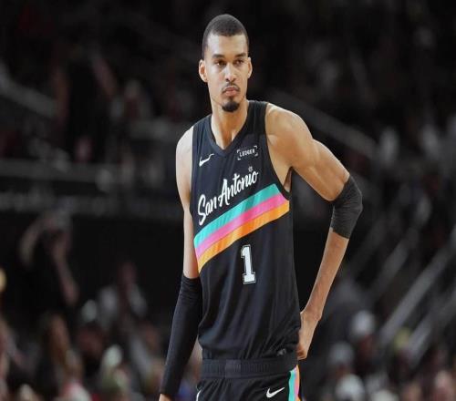 NBA名宿批評文班亞馬賽后哭泣，當(dāng)?shù)弥勤A了后哭的：這更糟糕了