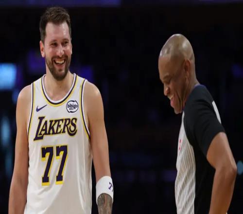 又?jǐn)?shù)錢了！官方：東契奇向裁判做不當(dāng)且不職業(yè)手勢(shì)被罰5萬(wàn)美元