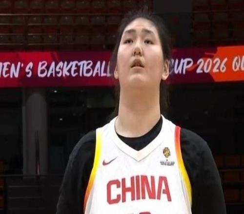 高效爆发！张子宇世预赛首战8中6得12分3板连续强攻打爆对手禁区