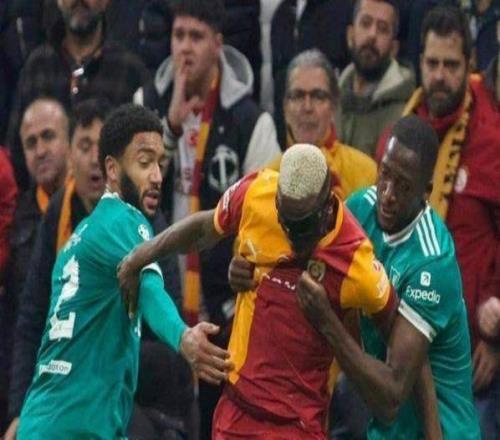 【歐冠】斯洛特百場再暴角球弱點，利物浦?jǐn)∽咄炼? />
<div   id=