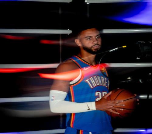 復出首秀24分！二年級的米切爾，雷霆又一神簽約！