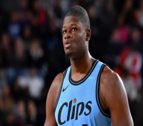 又白忙活了廣東被截胡，強援官宣簽約，新球隊曝光，朱芳雨無奈