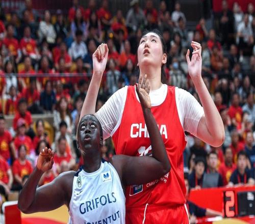 29歲！沒(méi)組織沒(méi)進(jìn)攻，上場(chǎng)就是4打5，球迷：她怎么進(jìn)的中國(guó)女籃