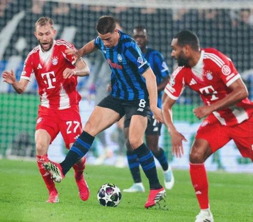 主場(chǎng)1比6慘遭羞辱！拜仁痛擊真藍(lán)黑，意甲歐冠最后尊嚴(yán)被狠狠踐踏