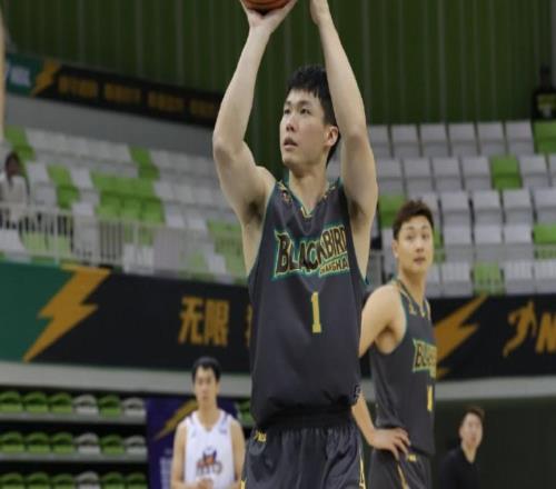 首秀僅得1分！網(wǎng)紅球員終于登場(chǎng)，沒打就進(jìn)全明星