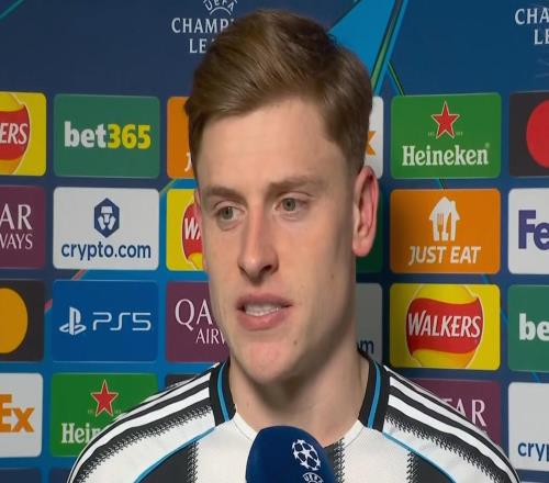 哈維巴恩斯：現(xiàn)在這輪對決依然處于平局狀態(tài)，一切皆有可能