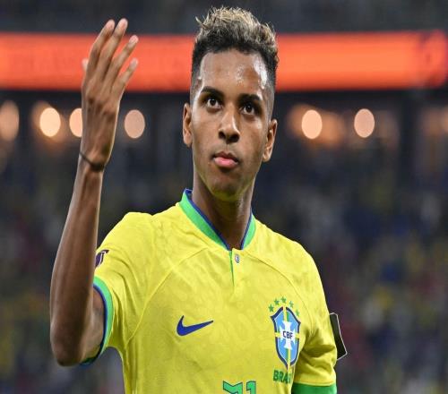 最拼的最先倒下！皇馬邊鋒十字韌帶傷缺1012月，至少養(yǎng)傷一年