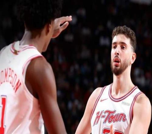 攤手+不防守，申京10+3正負值17，火箭隊進攻跌入谷底三分33中4