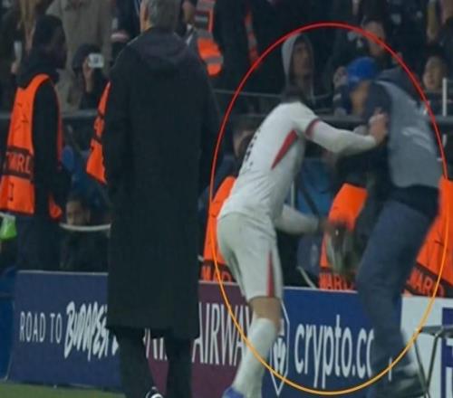 欧冠：切尔西客场25惨败巴黎，佩德罗内托推搡球童引发争议