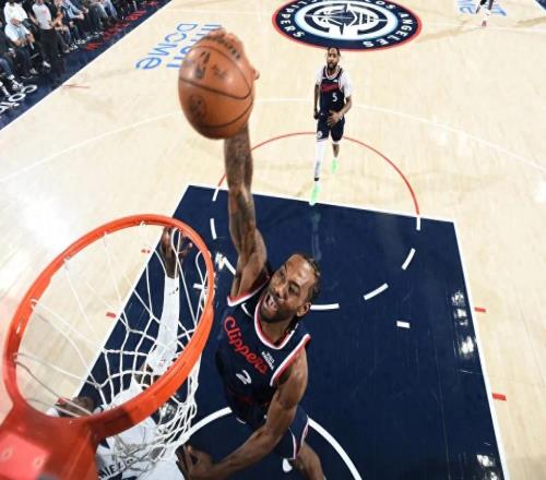 正負(fù)值比肩得分！20中15爆砍45+5+5，球迷：效率驚人，正負(fù)值嚇人