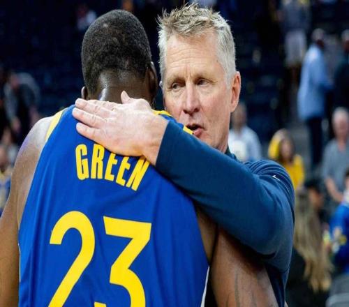 勇士隊(duì)接連慘敗給爵士和公牛后，球迷對(duì)格林和主帥科爾怒不可遏