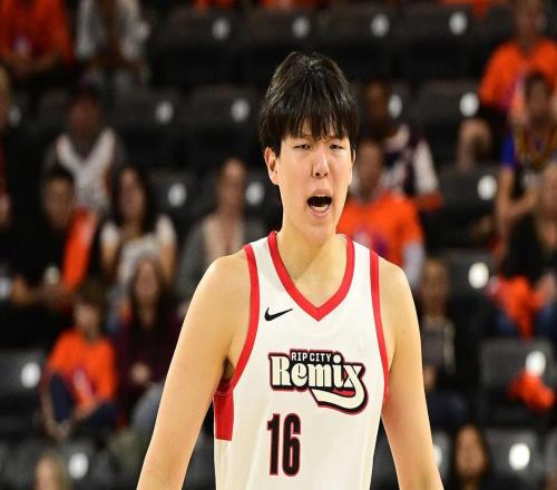 轟31+8創(chuàng)生涯紀(jì)錄！楊瀚森閃耀G聯(lián)賽：16中14太準(zhǔn)，大秀勾手絕活