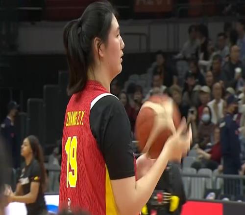 中國(guó)女籃15分慘敗原因曝光！4人表現(xiàn)拉胯，宮魯鳴強(qiáng)推新人引爭(zhēng)議