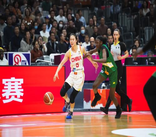 在場贏14分！中國女籃30歲王牌再立功：聯(lián)手李月汝韓旭定軍心