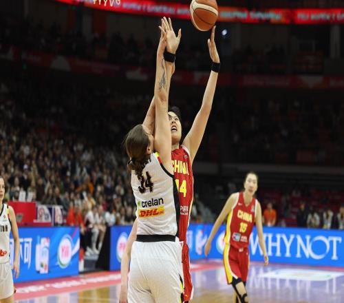 找找狀態(tài)！韓旭和李月汝半場合計13投1中拿2分