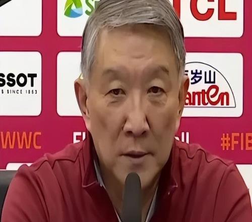 勝馬里發(fā)布會(huì)！宮魯鳴不滿比賽，談內(nèi)線搭配，展望比利時(shí)強(qiáng)調(diào)學(xué)習(xí)