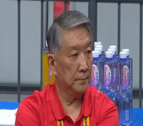 失誤多三分差，中國女籃半場落后比利時14分，張子宇得分全隊最高