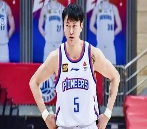 CBA最勵志之人歷經(jīng)2次賽季報(bào)銷失意天才仍能當(dāng)大腿