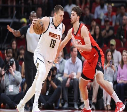 火箭36分慘敗掘金！約基奇16+12+13三雙，杜蘭特僅11分，申京低迷