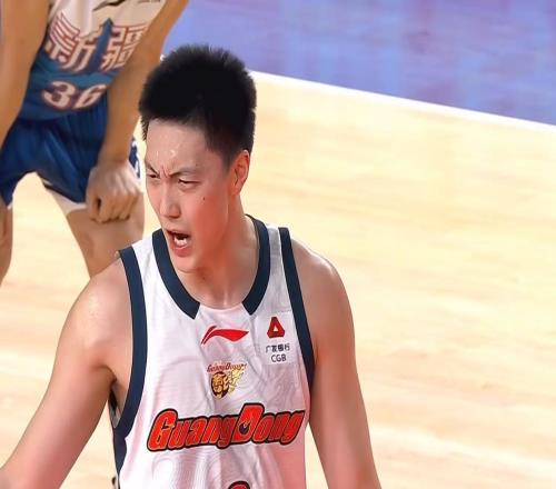 太蹊蹺了！廣東隊(duì)領(lǐng)先18分卻慘遭新疆逆轉(zhuǎn)，杜鋒有望挖走勞森