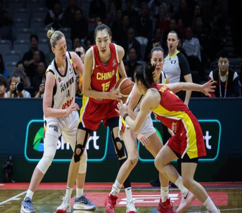 宮魯鳴變陣失??！韓旭李月汝組首發雙塔僅20中5被打爆成敗因